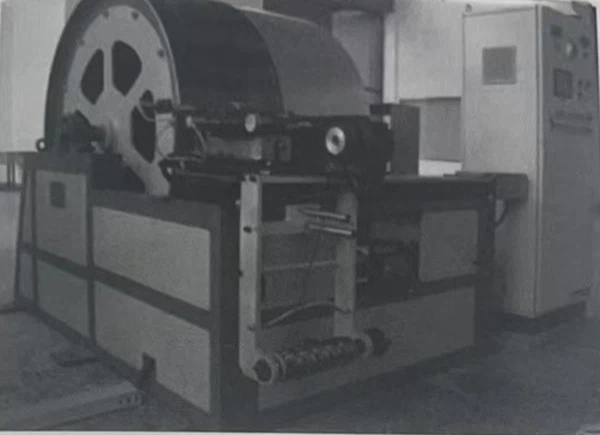 Hot melt drum layout machine. Hot melt drum layout machine.